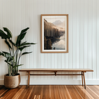 Mockup av Between the Misty Peaks affisch på vägg – köp enkelt hos Bozetto i hög kvalitet
