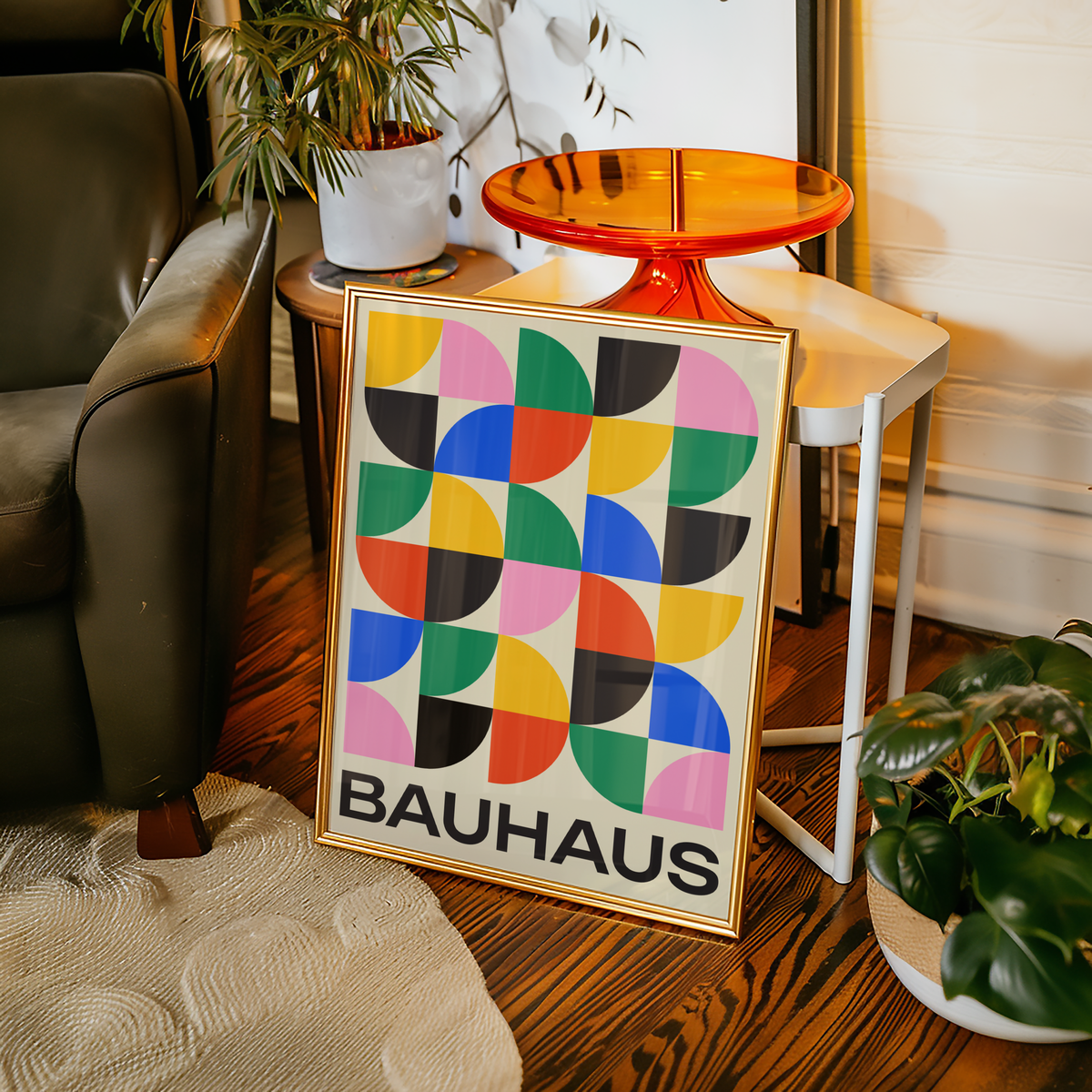 Mockup av Bauhaus Geometry affisch på vägg – köp enkelt hos Bozetto i hög kvalitet
