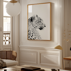 Mockup av Black and White Leopard affisch på vägg – köp enkelt hos Bozetto i hög kvalitet