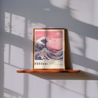 Mockup av Hokusai Pink Wave affisch på vägg – köp enkelt hos Bozetto i hög kvalitet