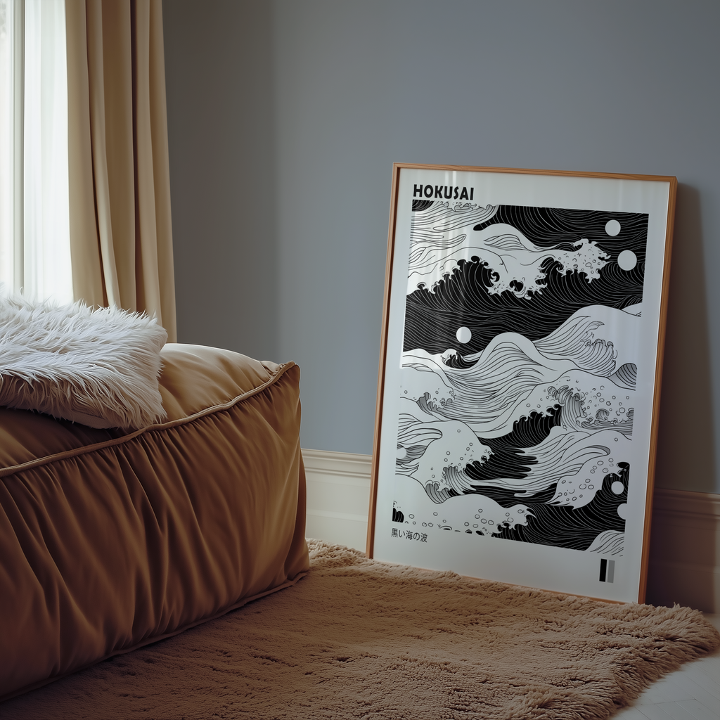 Mockup av Black and White Hokusai affisch på vägg – köp enkelt hos Bozetto i hög kvalitet