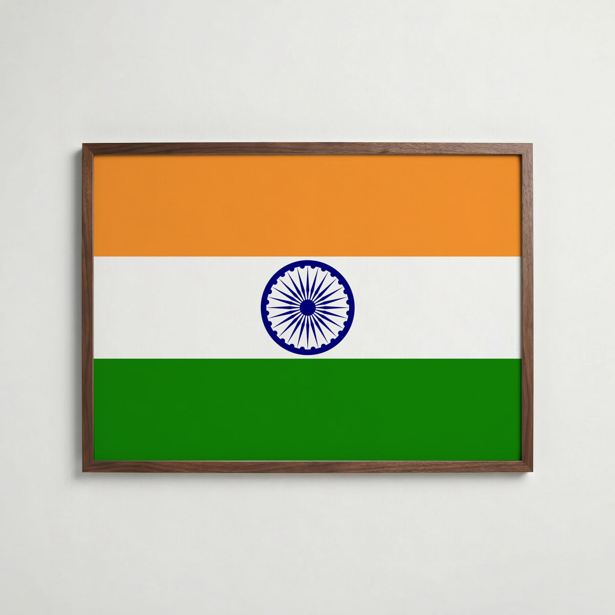 India National Flag Poster i valnötsram – varm konstaffisch för hemmet från Bozetto