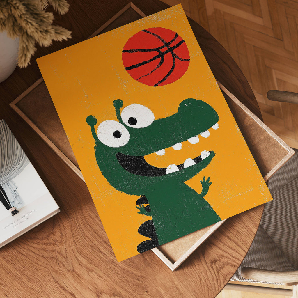 Basket Gator konsttryck på vit bakgrund – elegant Bozetto affisch för hemmet i hög tryckkvalitet
