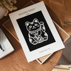 Maneki Neko Fortune Cat – affisch med stilfullt motiv från Bozetto i hög kvalitet