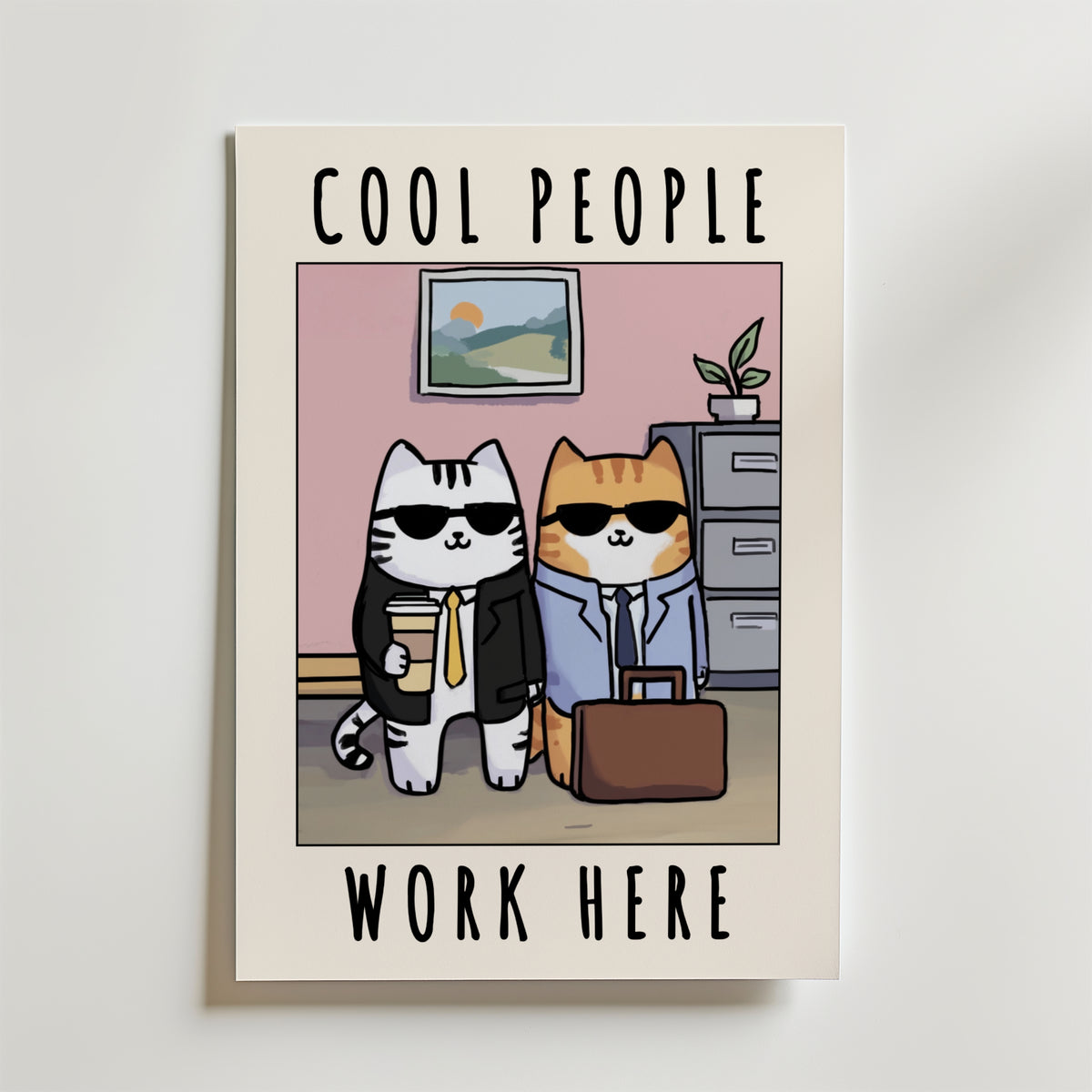 Office Cool Cats – stilfullt konsttryck från Bozetto, tryckt på matt finpapper i hög tryckkvalitet