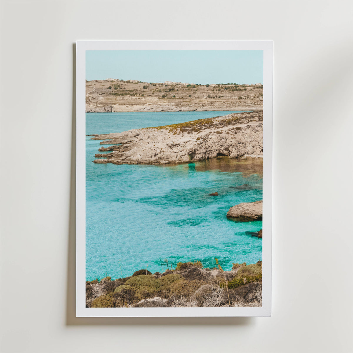 Turquoise Coastal View – stilfullt konsttryck från Bozetto, tryckt på matt finpapper