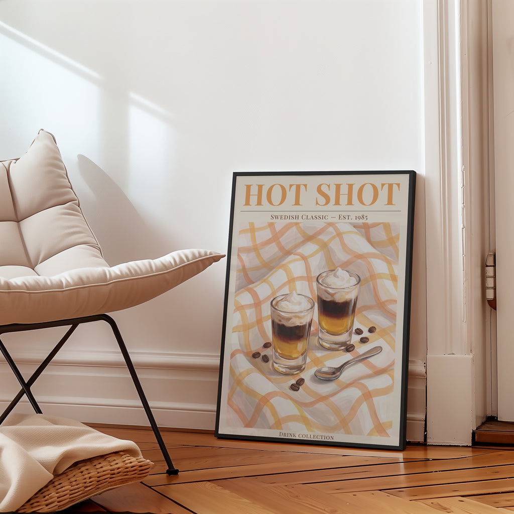Two Hot Shots Please affisch i ljust minimalistiskt vardagsrum – köp enkelt hos Bozetto