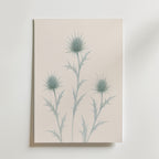Frosted Thistle affisch inramad i neutral ram – se hur konsttrycket ser ut, Bozetto