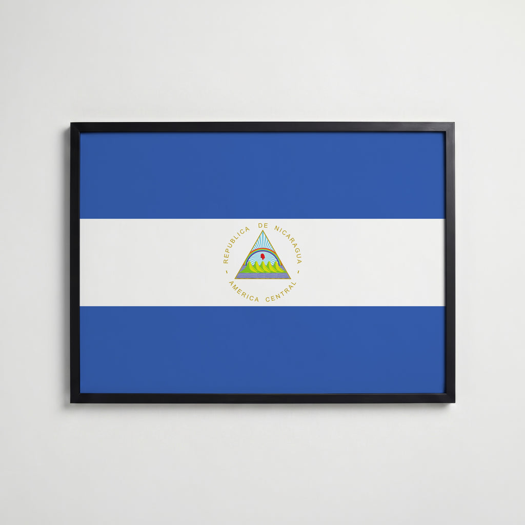 Nicaragua National Flag Poster i svart ram – stilren konsttryck som väggdekor från Bozetto