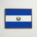 El Salvador National Flag Poster i valnötsram – varm konstaffisch för hemmet från Bozetto