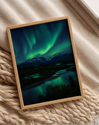 Aurora Drift poster i stilrent hem med modern inredning – köp enkelt hos Bozetto