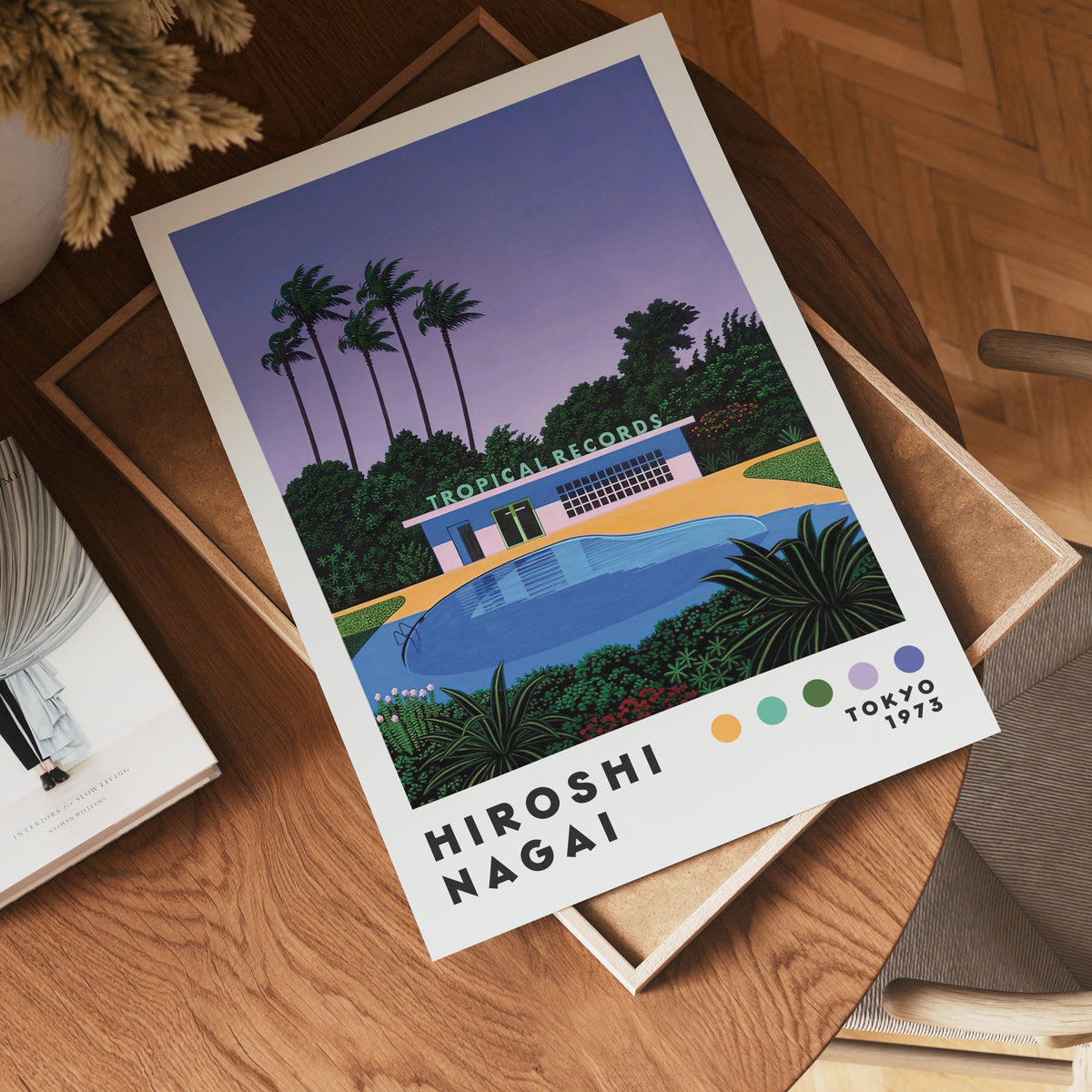 Väggmockup med Hiroshi Nagai Tropical – köp enkelt hos Bozetto affisch i hög kvalitet