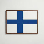 Finland National Flag Poster i valnötsram – varm konstaffisch för hemmet från Bozetto