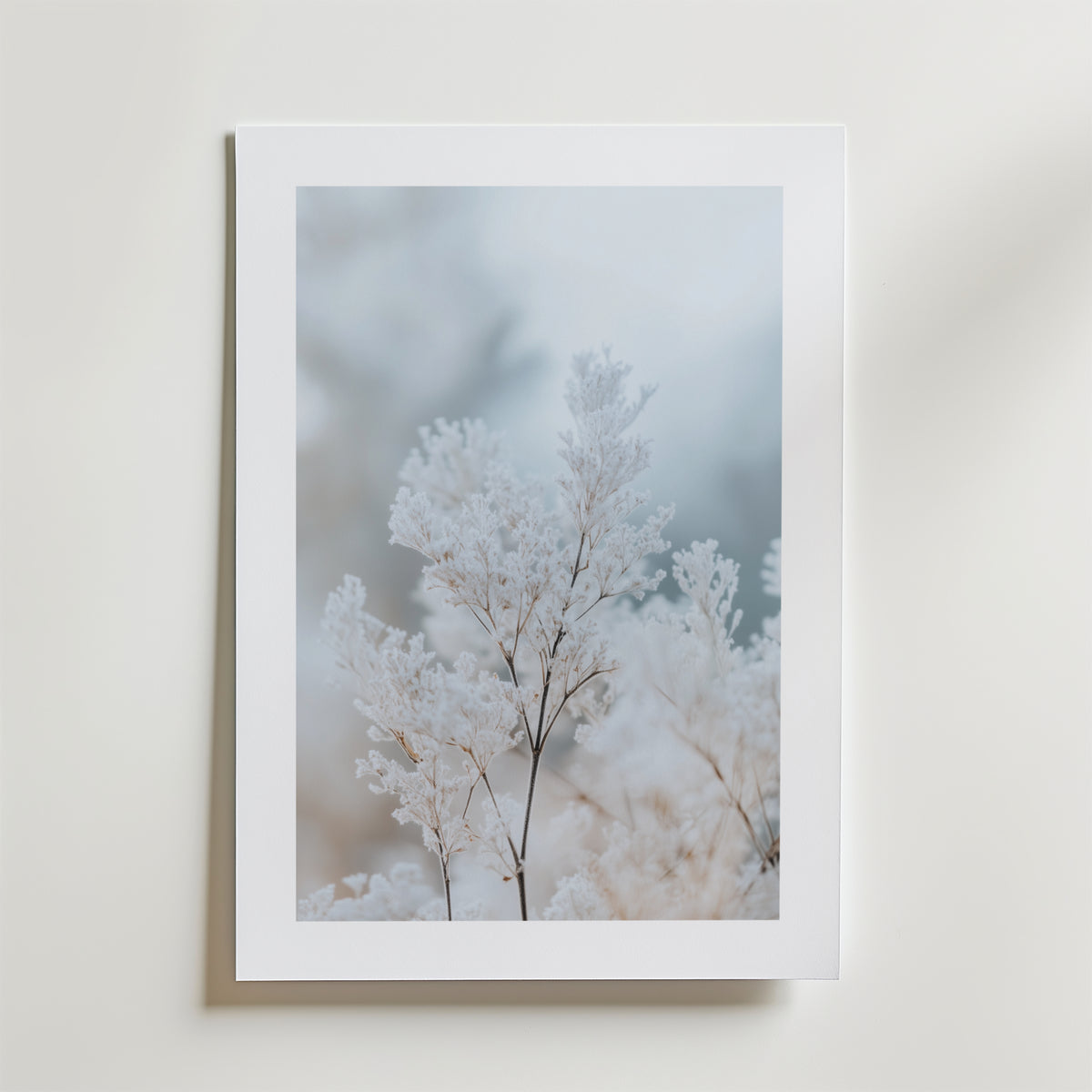 Frozen Branches – stilfullt konsttryck från Bozetto, tryckt på matt finpapper i hög tryckkvalitet