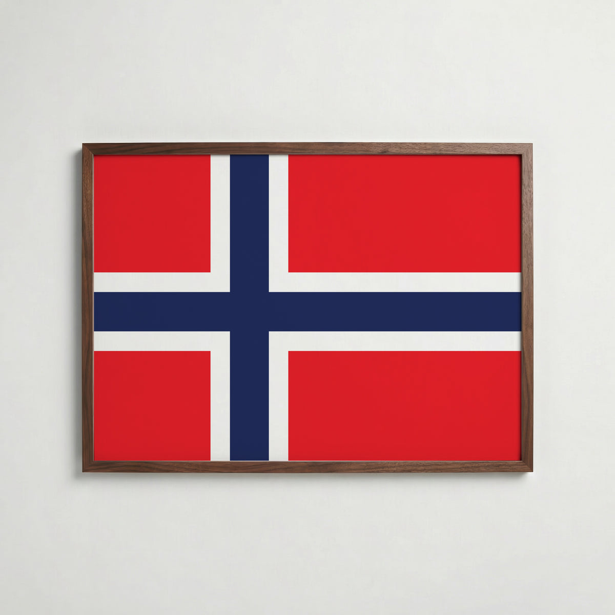 Norway National Flag Poster i valnötsram – varm konstaffisch för hemmet från Bozetto