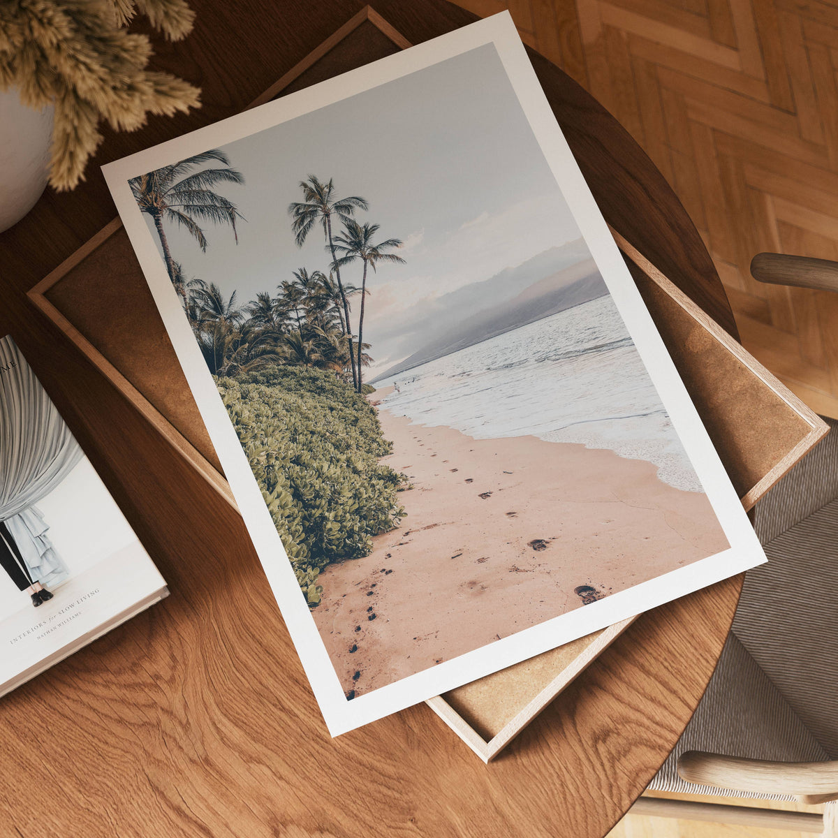 Coastal Palm Serenity poster visad rakt fram – Bozetto affisch i hög tryckkvalitet