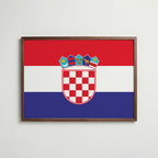 Croatia National Flag Poster i valnötsram – varm konstaffisch för hemmet från Bozetto