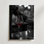 Storleksjämförelse för Pouring Passion Wine affisch – Bozetto erbjuder flera format