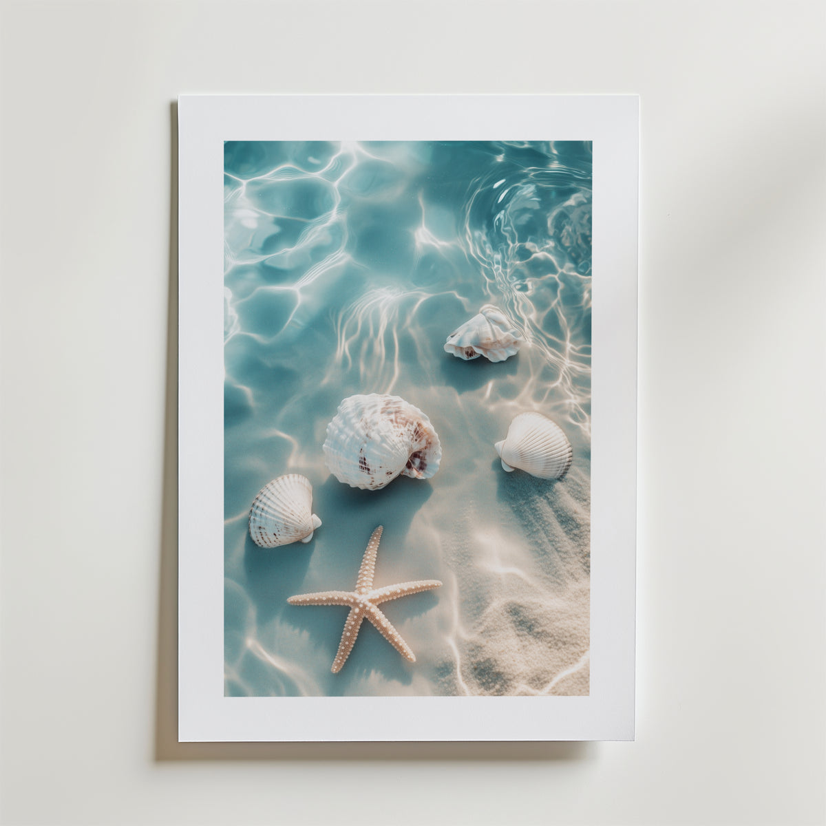Starfish and Shells Beach Poster – modern konst och stilren konsttryck för hemmet hos Bozetto