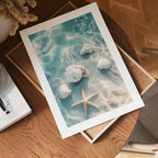 Starfish and Shells Beach Poster – modern konst och stilren konsttryck för hemmet hos Bozetto