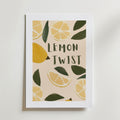 Lemon Twist – stilfullt konsttryck från Bozetto, tryckt på matt finpapper i hög tryckkvalitet