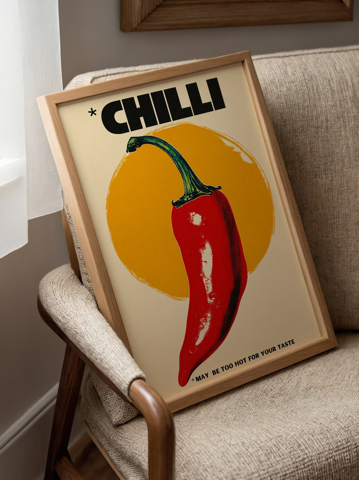 Chilli Heat affisch i ljust minimalistiskt vardagsrum – köp enkelt hos Bozetto i hög kvalitet