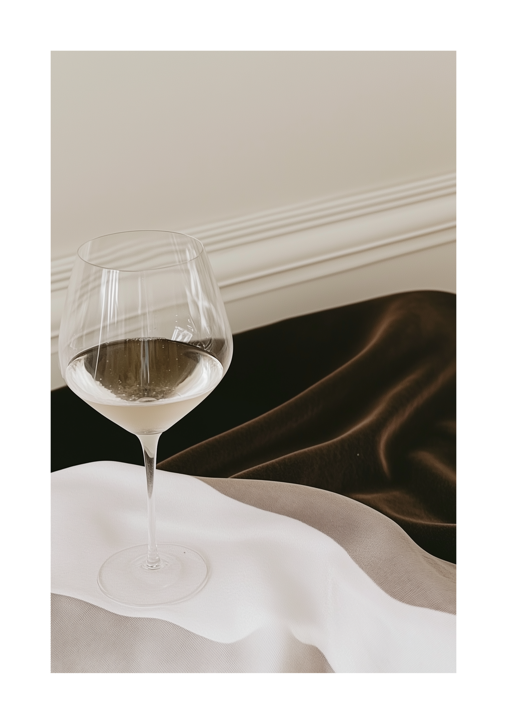 Elegance in Silence Drink poster visad rakt fram – Bozetto affisch i hög tryckkvalitet