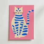 Blue Striped Cat – stilfullt konsttryck från Bozetto, tryckt på matt finpapper i hög tryckkvalitet