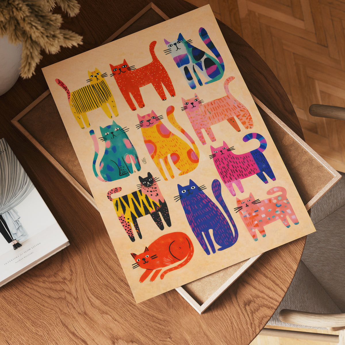 Colorful Cat Parade konsttryck på vit bakgrund – elegant Bozetto affisch för hemmet