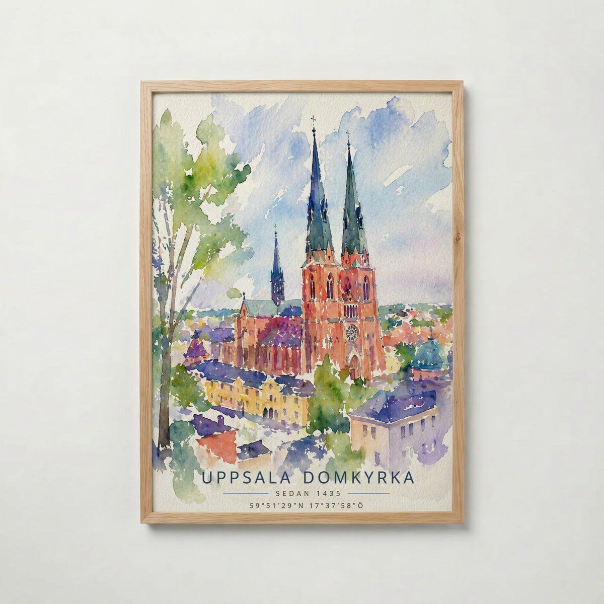 Uppsala Domkyrka i ekram med ljust trä – köp enkelt hos Bozetto affisch i hög kvalitet
