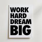 Storleksjämförelse för Work Hard Dream Big affisch – Bozetto erbjuder flera format