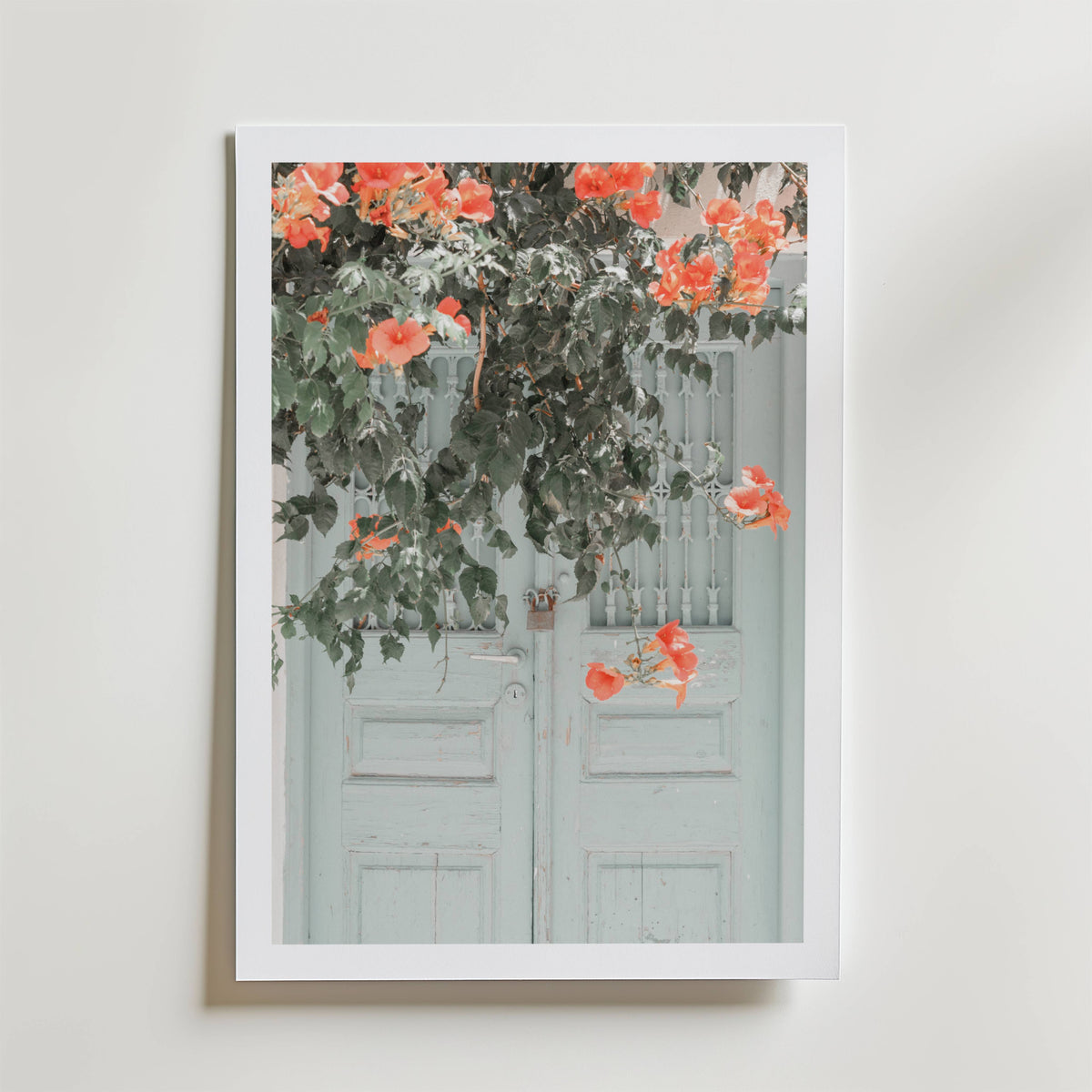 Rustic Floral Doorway – stilfullt konsttryck från Bozetto, tryckt på matt finpapper