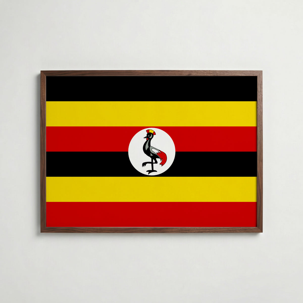 Uganda National Flag Poster i valnötsram – varm konstaffisch för hemmet från Bozetto