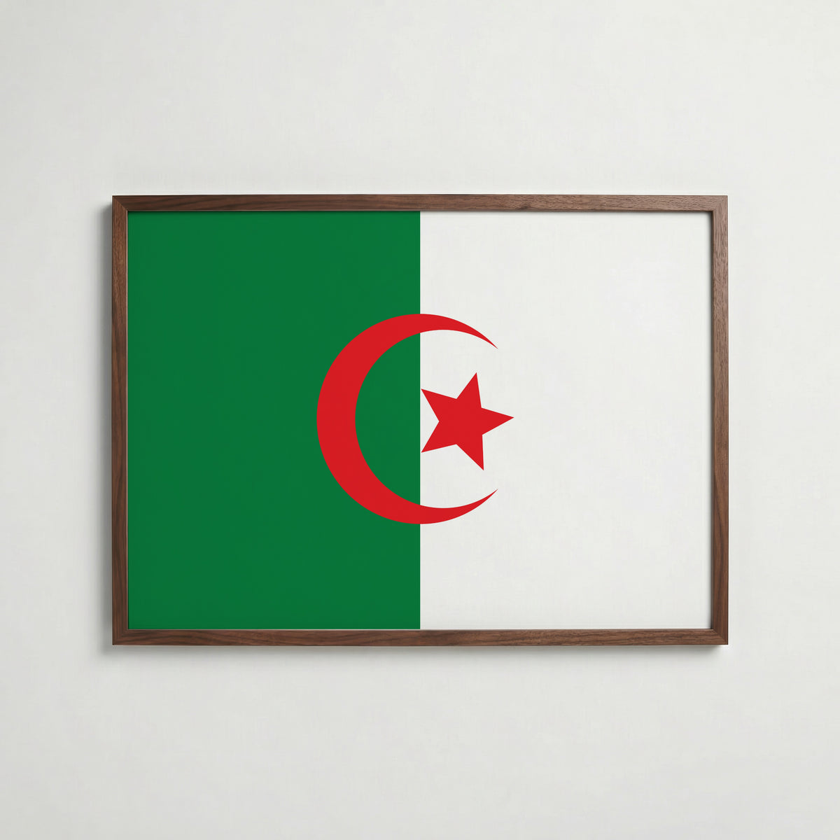 Algeria National Flag Poster i valnötsram – varm konstaffisch för hemmet från Bozetto