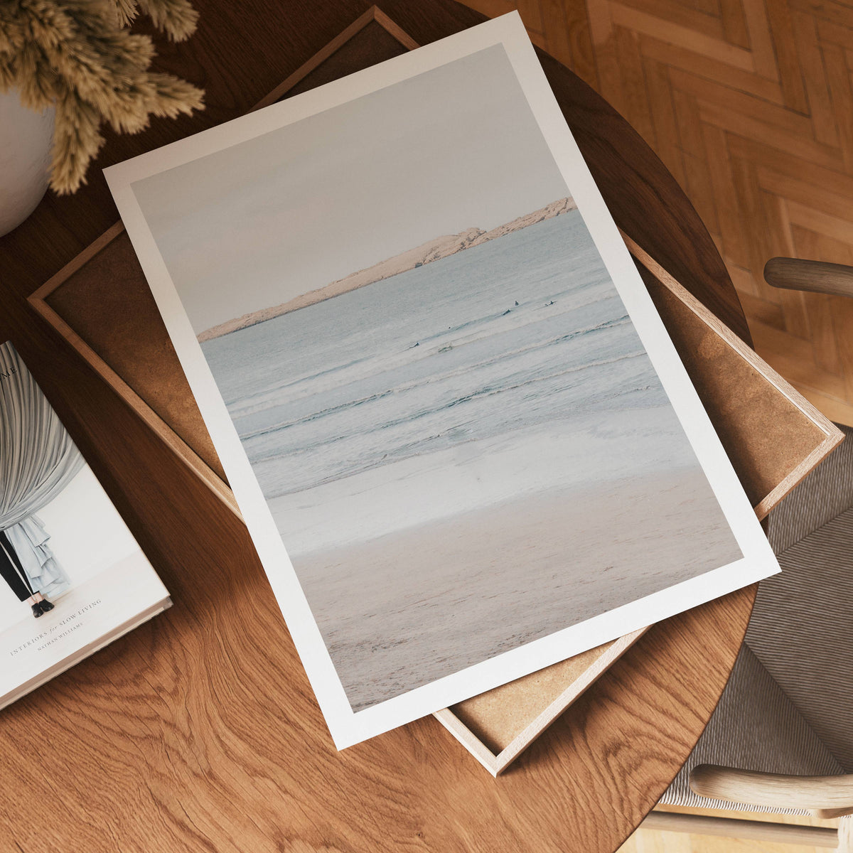 Calm Shoreline Stillness – affisch med stilfullt motiv från Bozetto i hög kvalitet