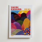Mockup av Yayoi Kusama Layered Polka affisch på vägg – köp enkelt hos Bozetto i hög kvalitet