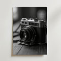 Old School Camera – stilfullt konsttryck från Bozetto, tryckt på matt finpapper i hög tryckkvalitet
