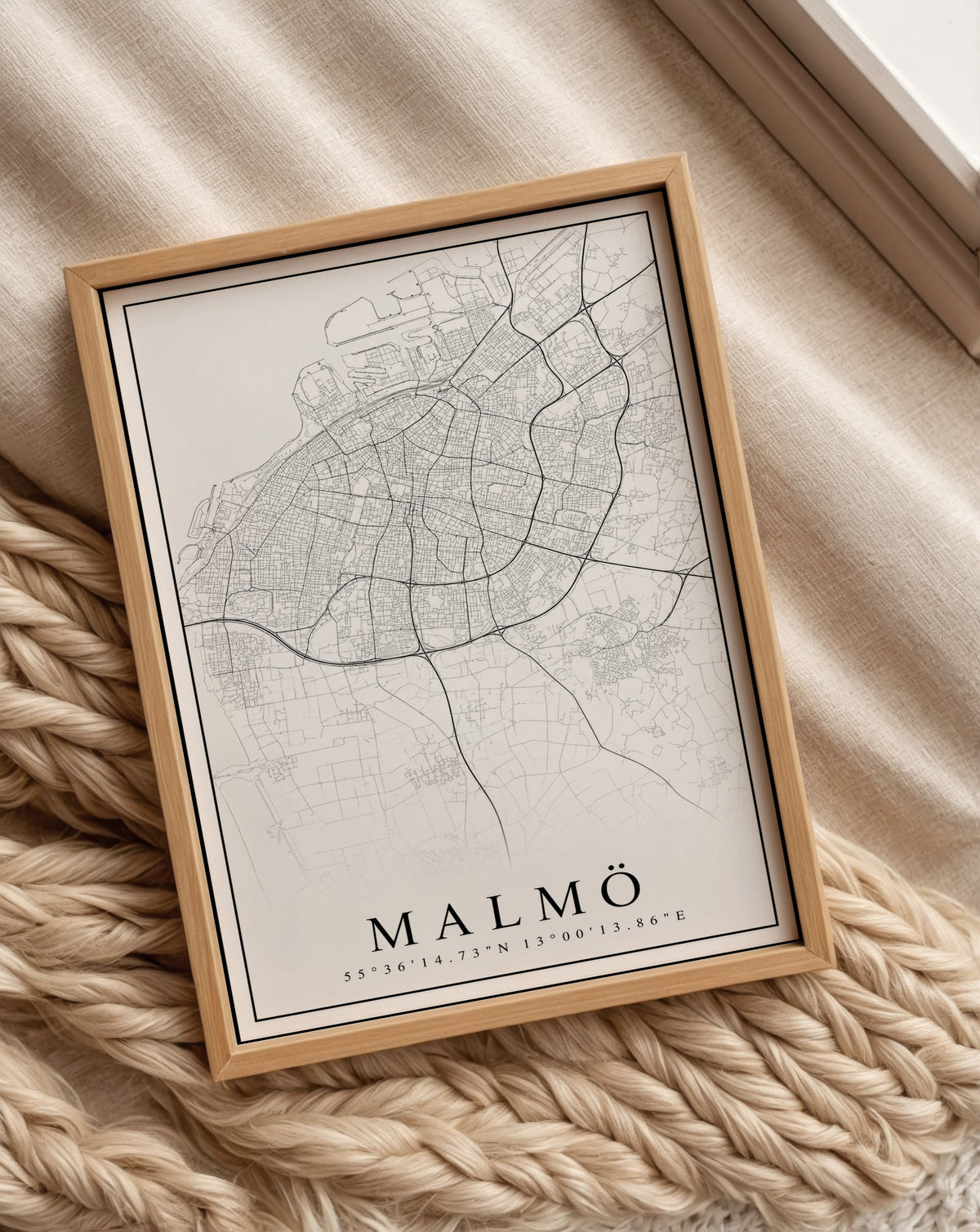 Malmö Karta poster i stilrent hem med modern inredning – köp enkelt hos Bozetto i hög kvalitet