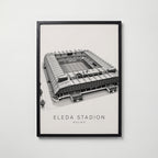 Eleda Stadion i svart ram på vägg – köp enkelt hos Bozetto affisch i hög kvalitet