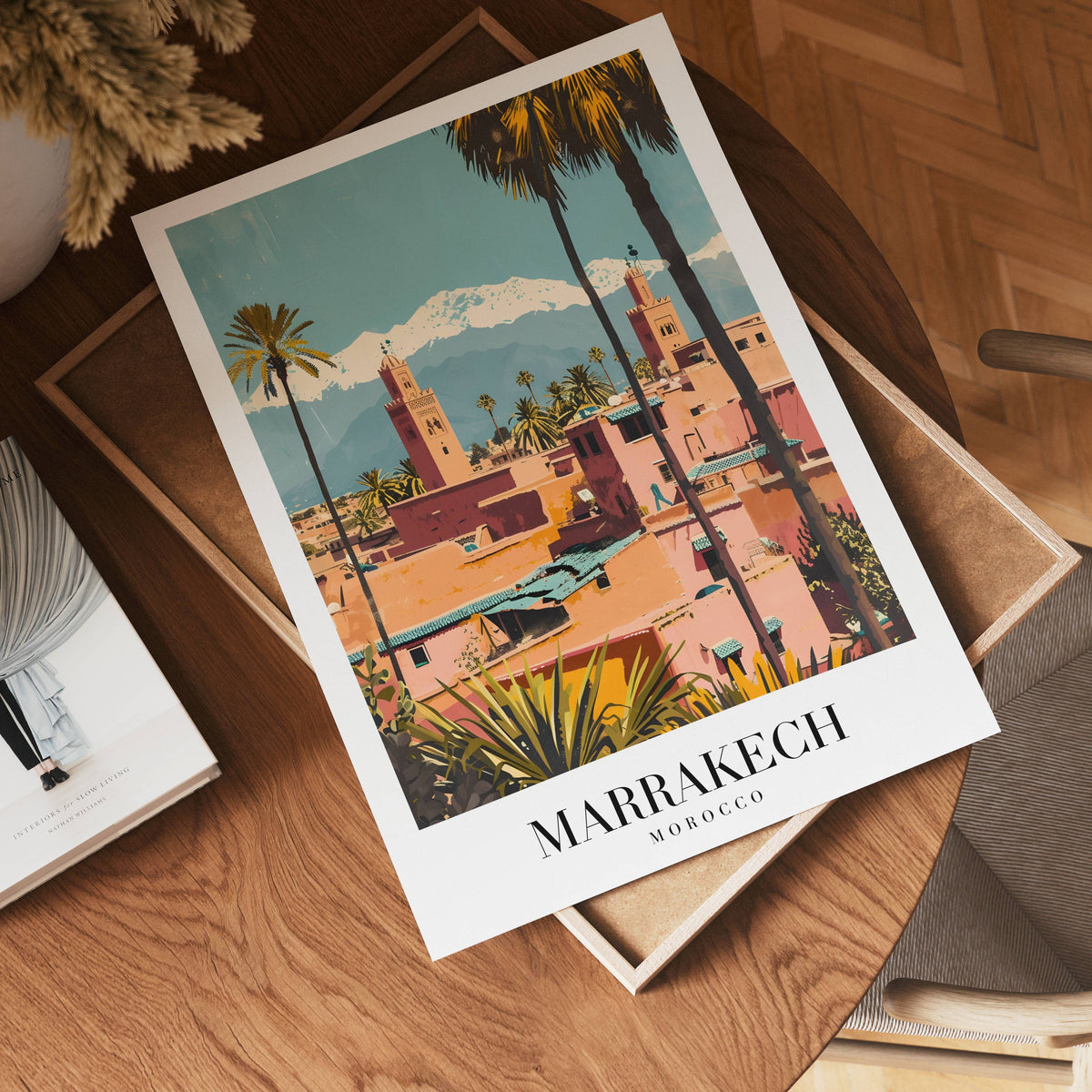 Marrakech Beneath The Atlas – affisch med stilfullt motiv från Bozetto i hög kvalitet