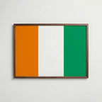 Ivory Coast National Flag Poster i valnötsram – varm konstaffisch för hemmet från Bozetto