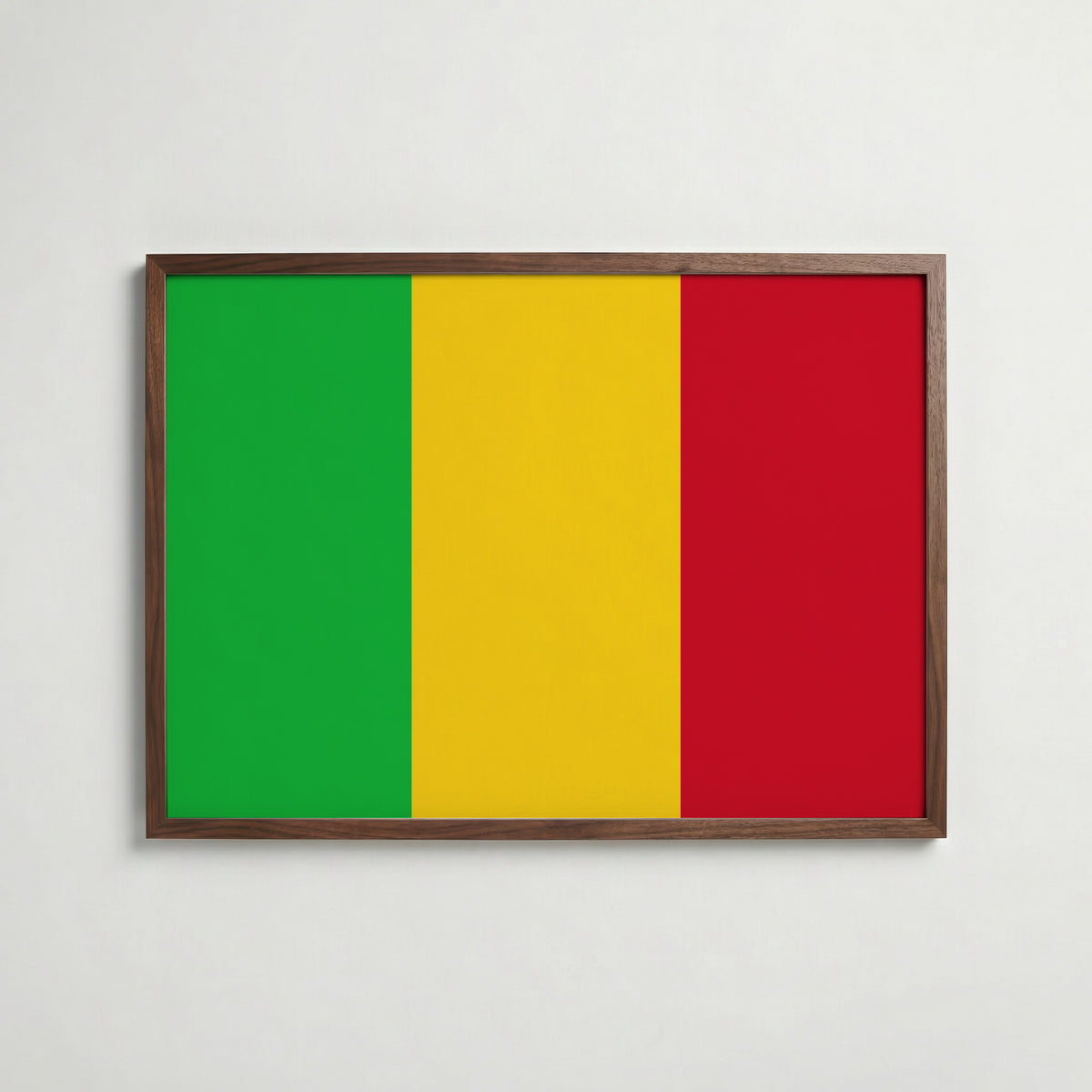 Mali National Flag Poster i valnötsram – varm konstaffisch för hemmet från Bozetto