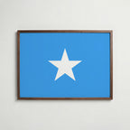 Somalia National Flag Poster i valnötsram – varm konstaffisch för hemmet från Bozetto