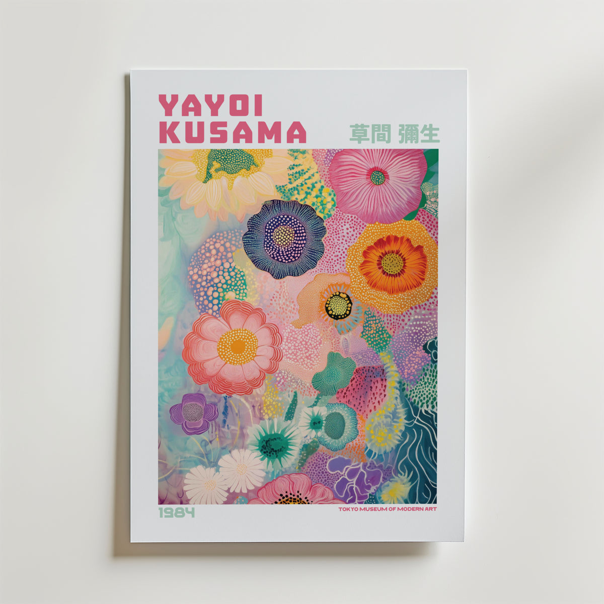 Mockup av Yayoi Kusama Vibrant Floral affisch på vägg – köp enkelt hos Bozetto i hög kvalitet