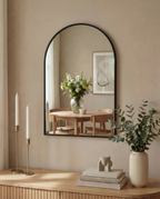 Sävelången – Lustro łukowe z czarną metalową ramą 50 × 75 cm