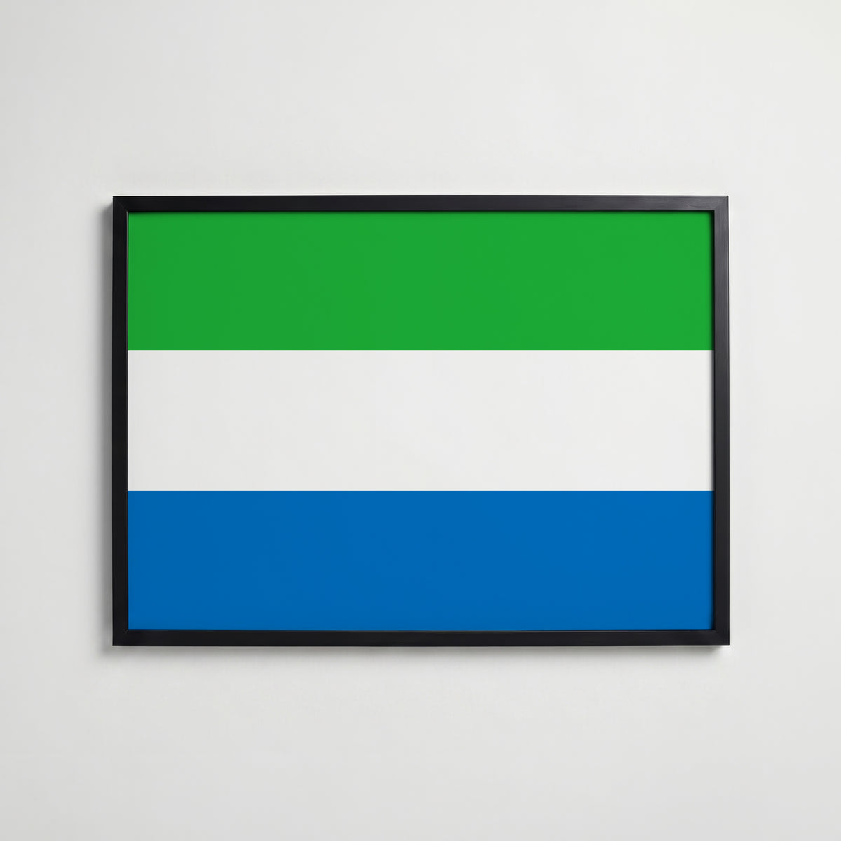 Sierra Leone National Flag Poster i svart ram – stilren konsttryck som väggdekor från Bozetto