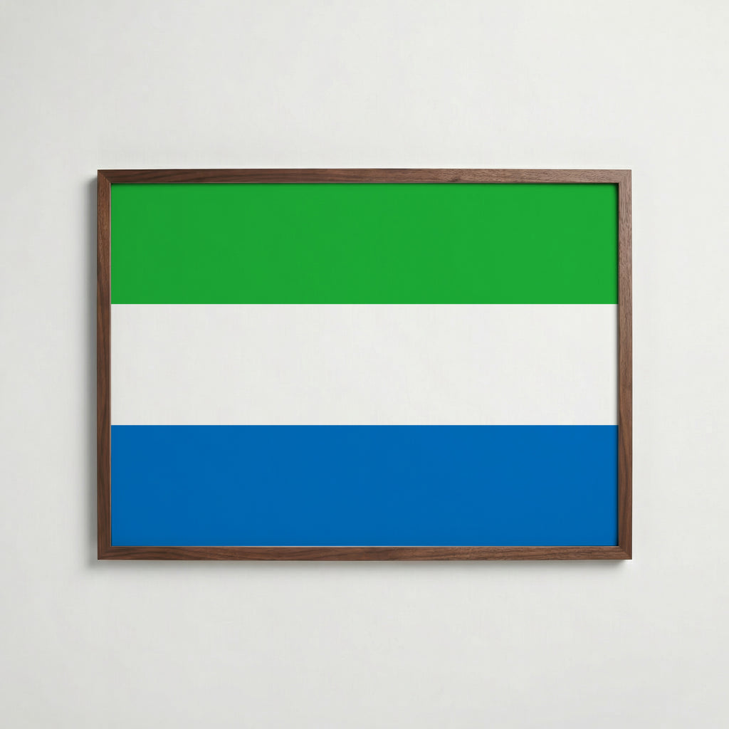 Sierra Leone National Flag Poster i valnötsram – varm konstaffisch för hemmet från Bozetto