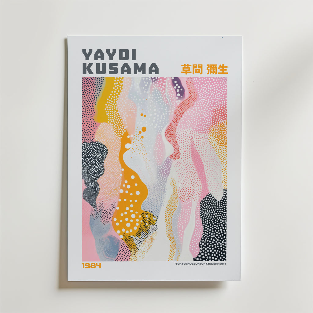 Mockup av Yayoi Kusama Flowing Mirage affisch på vägg – köp enkelt hos Bozetto i hög kvalitet