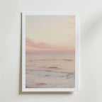 Soft Pastel Shore – stilfullt konsttryck från Bozetto, tryckt på matt finpapper i hög tryckkvalitet