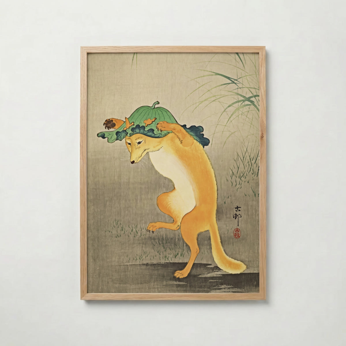 Dancing Fox Ohara Koson i ekram med ljust trä – köp enkelt hos Bozetto affisch i hög kvalitet